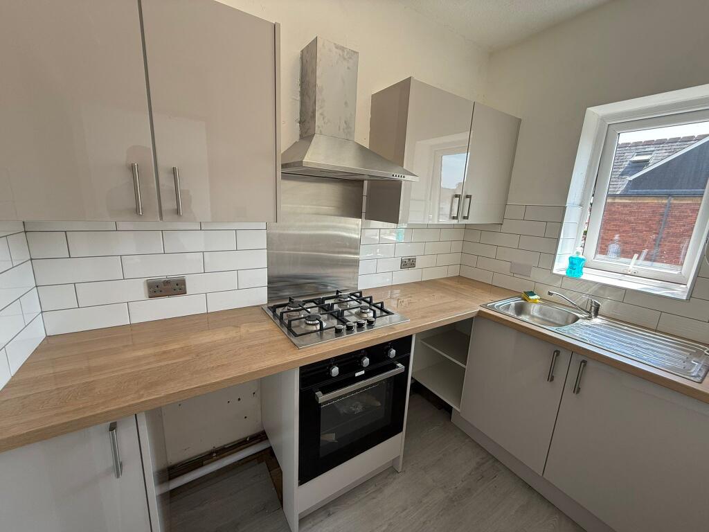 2 bed Apartment for rent in St Fagans. From Allen & Harris - Pontcanna