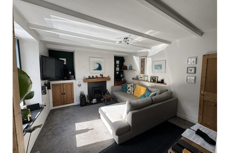 2 bed Mid Terraced House for rent in Brea. From Celtic Estate Agents - Camborne