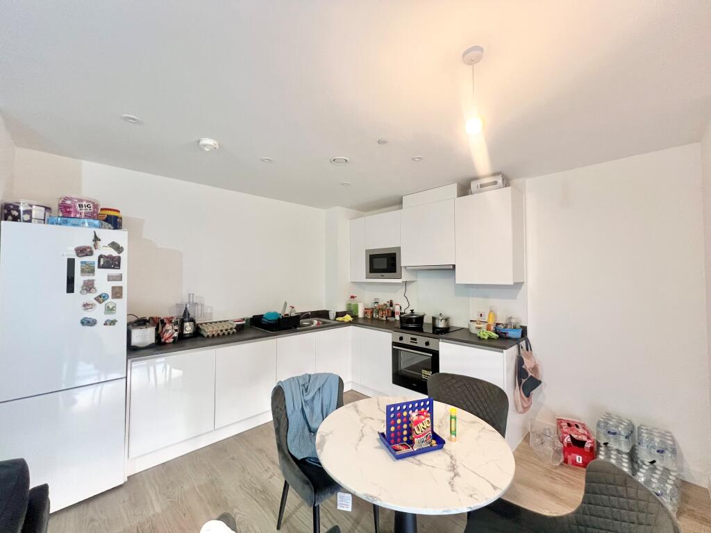 2 bed Apartment for rent in Birmingham. From Accord Lets - Birmingham (Front Of The Mailbox)
