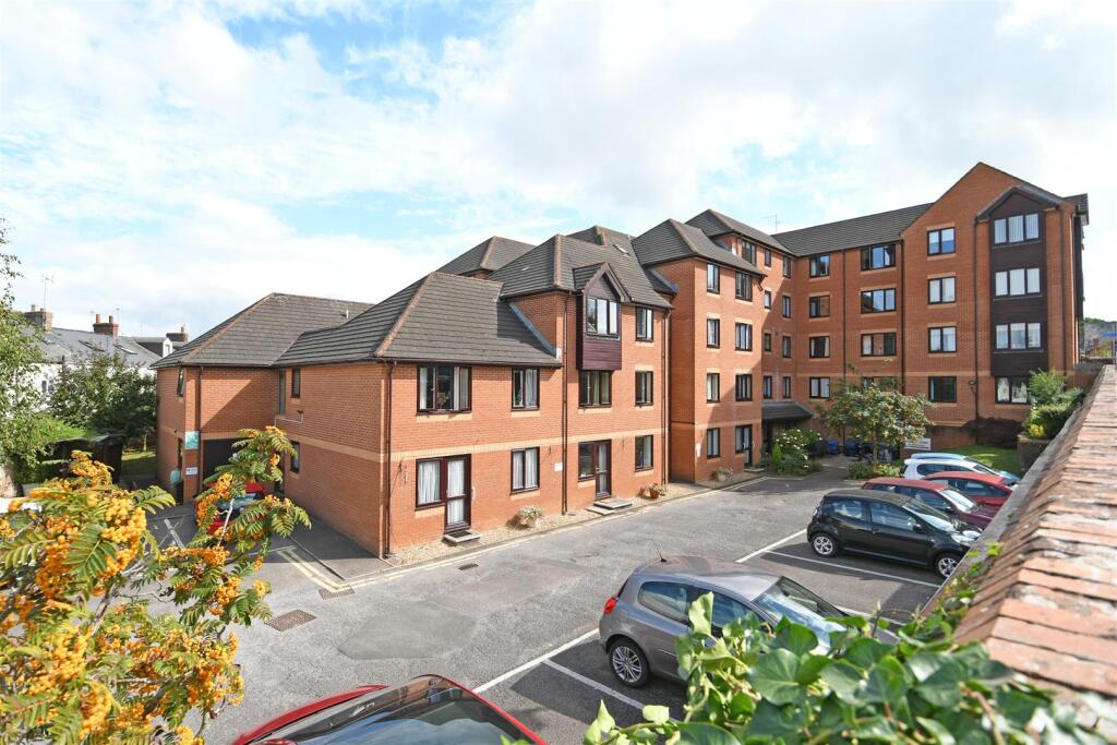 2 bed 1st Floor Flat for rent in Wellington. From Wilkie May & Tuckwood - Taunton