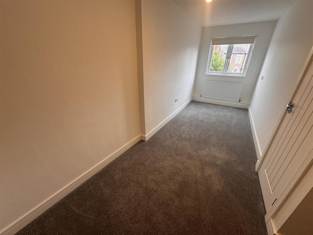 4 bed Studio for rent in Taunton. From Wilkie May & Tuckwood - Taunton