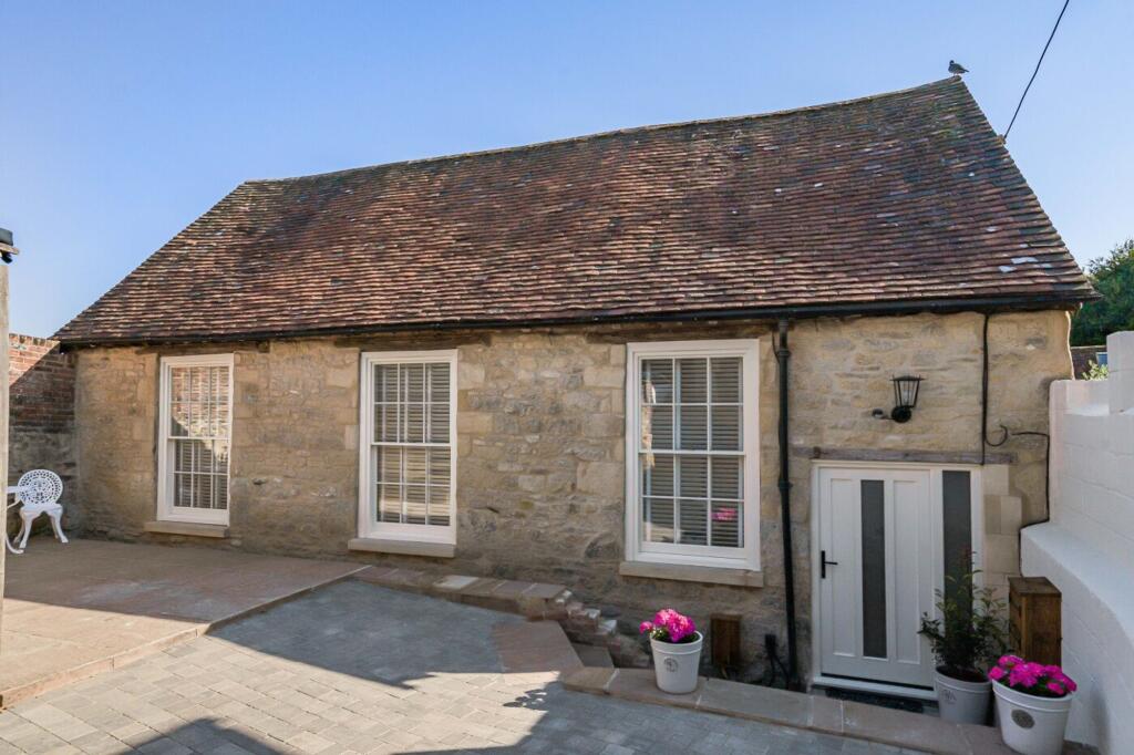 2 bed Detached for rent in Wheatley. From Turner Properties - Oxford