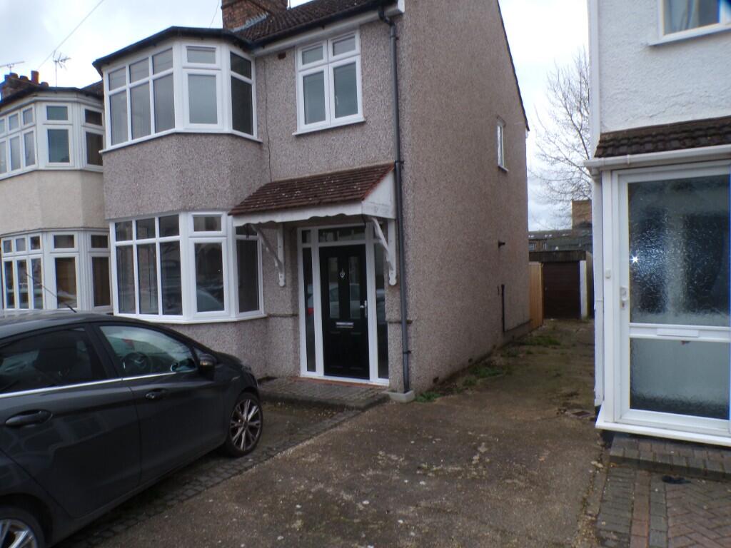 3 bed Detached for rent in Romford. From A. C. Estates - Hornchurch