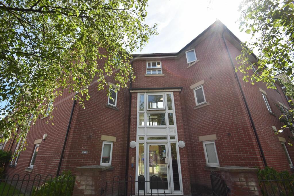 2 bed 1st Floor Flat for rent in Manchester. From C & R Properties Ltd - Hulme Manchester