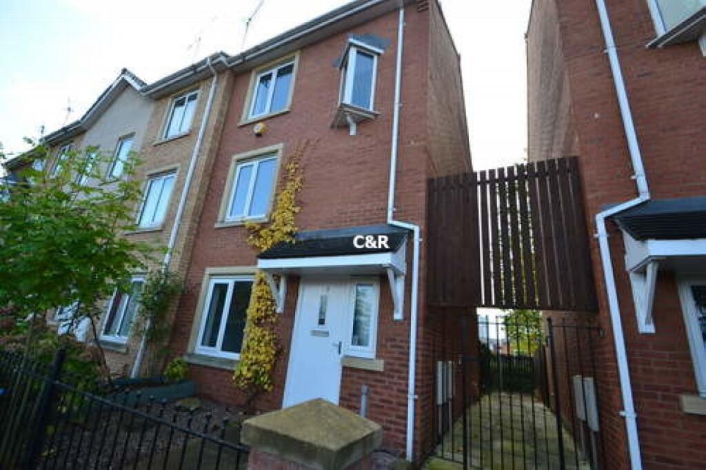 4 bed Town House for rent in Manchester. From C & R Properties Ltd - Hulme Manchester