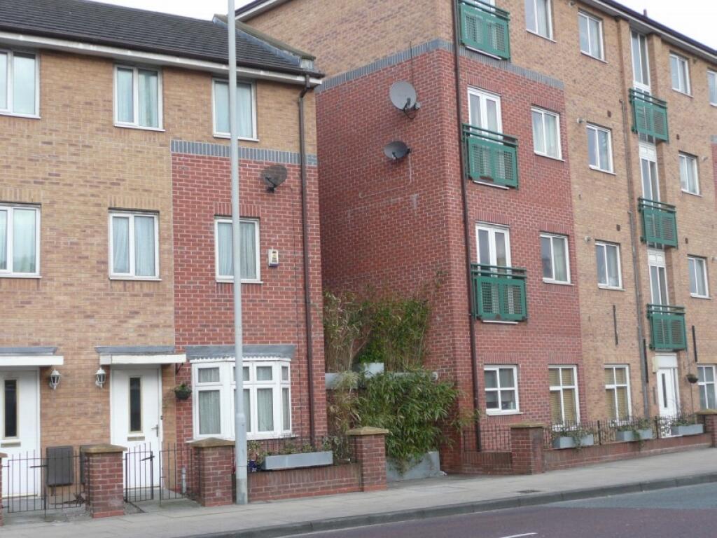 4 bed Town House for rent in Manchester. From C & R Properties Ltd - Hulme Manchester