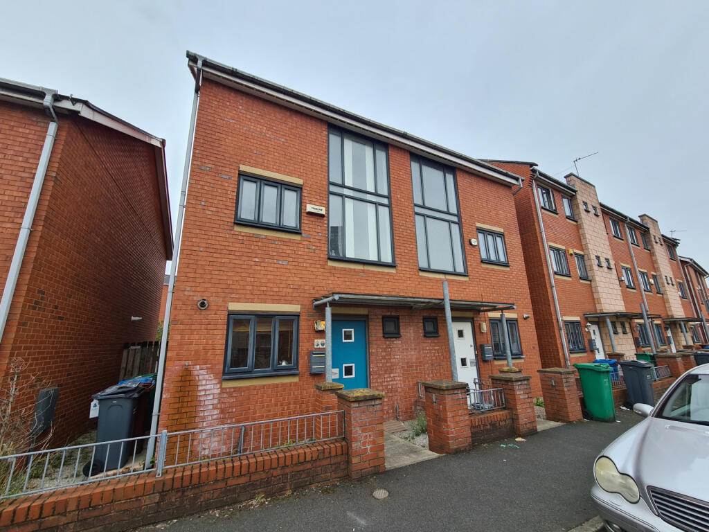 3 bed Town House for rent in Manchester. From C & R Properties Ltd - Hulme Manchester