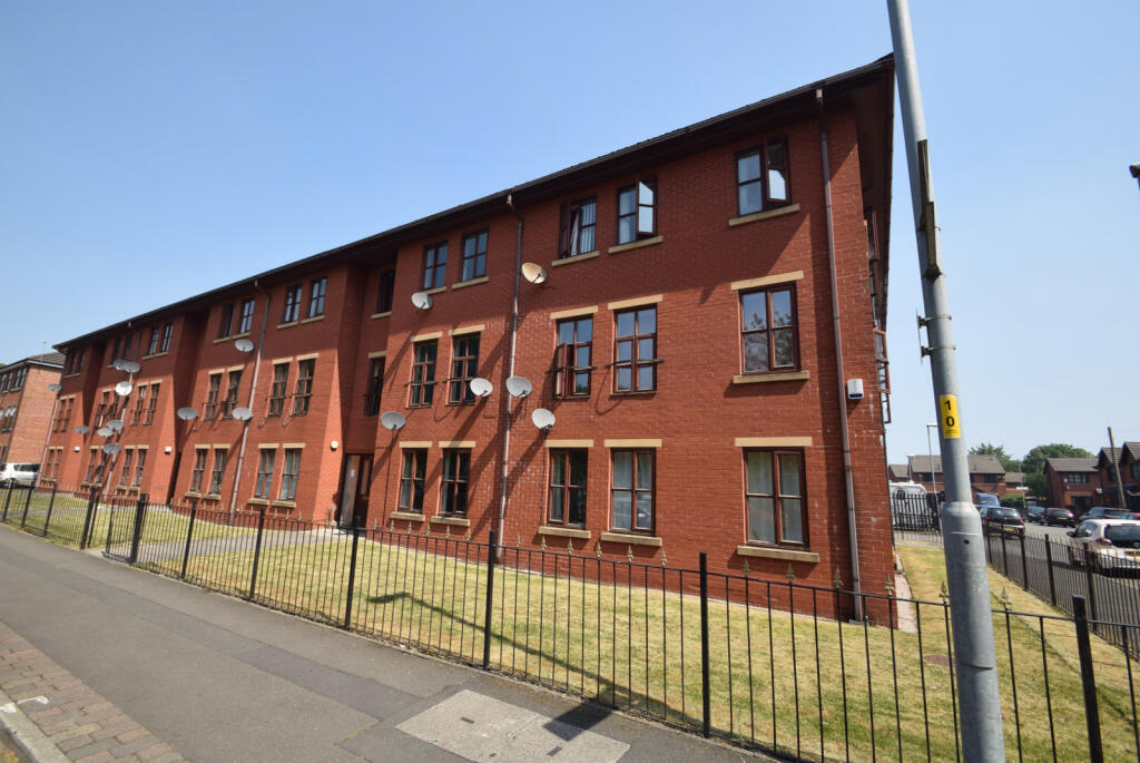 2 bed Apartment for rent in Manchester. From C & R Properties Ltd - Hulme Manchester
