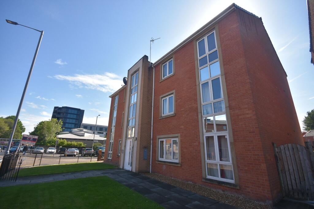 2 bed Apartment for rent in Manchester. From C & R Properties Ltd - Hulme Manchester
