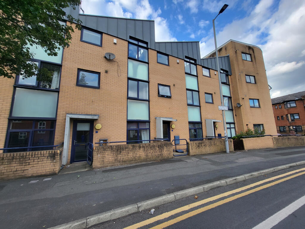 3 bed Town House for rent in Manchester. From C & R Properties Ltd - Hulme Manchester