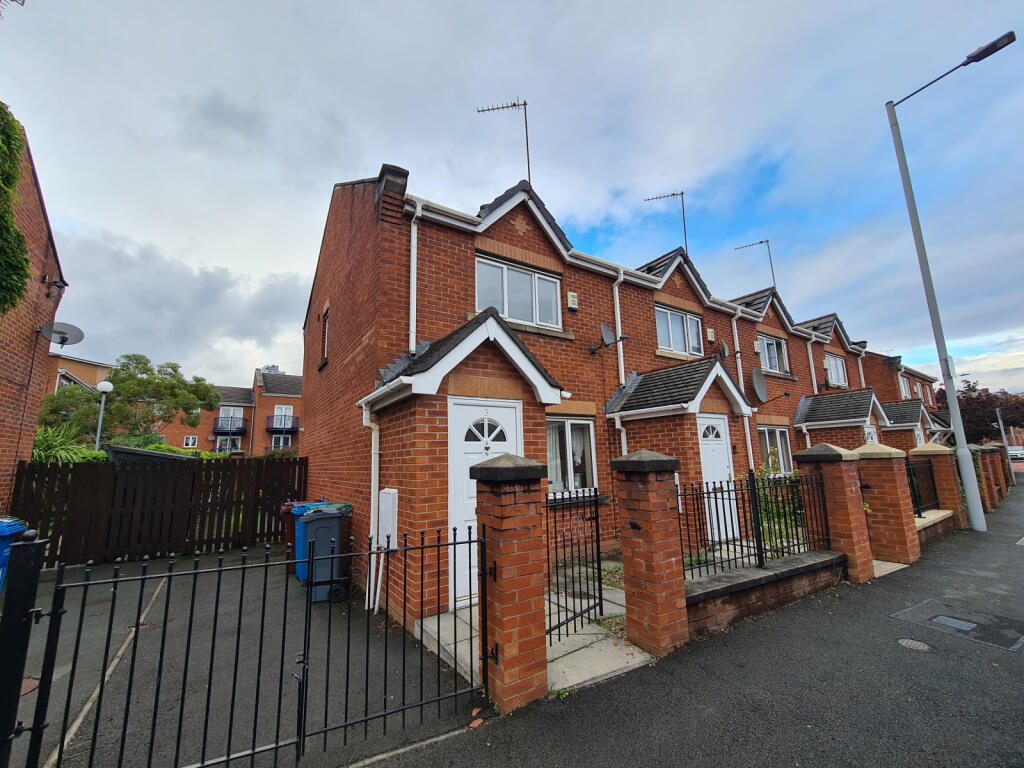 2 bed Semi Detached for rent in Manchester. From C & R Properties Ltd - Hulme Manchester 2 bed Semi Detached for rent in Manchester. From C & R Properties Ltd - Hulme Manchester