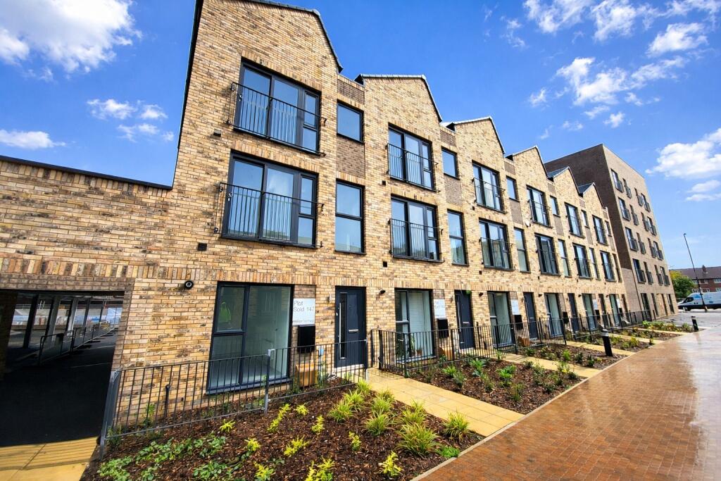3 bed Town House for rent in Manchester. From C & R Properties Ltd - Hulme Manchester