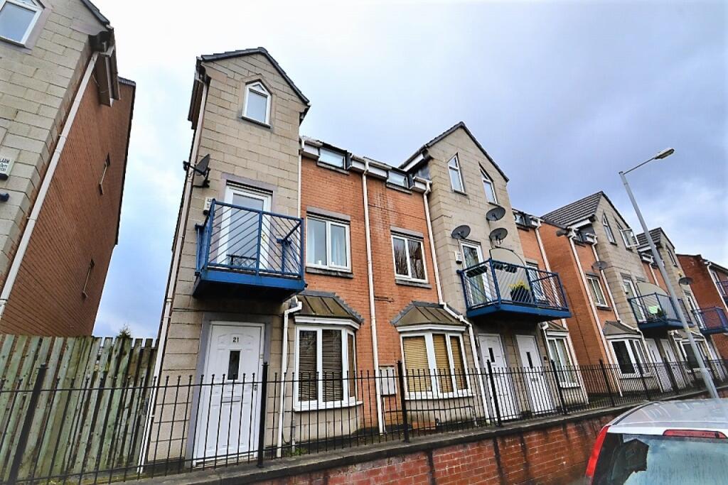 4 bed Town House for rent in Manchester. From C & R Properties Ltd - Hulme Manchester 4 bed Town House for rent in Manchester. From C & R Properties Ltd - Hulme Manchester