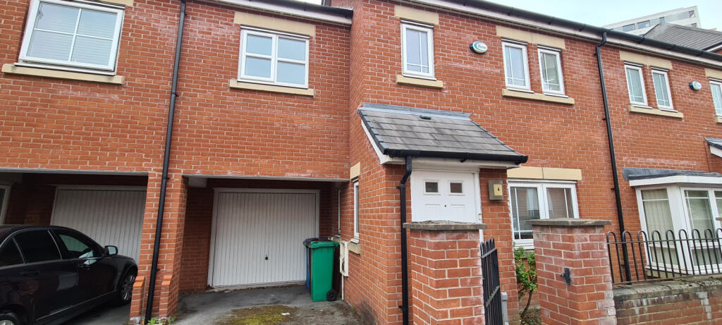 3 bed Semi Detached for rent in Manchester. From C & R Properties Ltd - Hulme Manchester