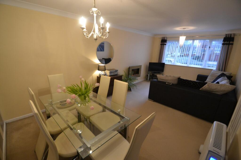 2 bed Apartment for rent in Manchester. From C & R Properties Ltd - Hulme Manchester