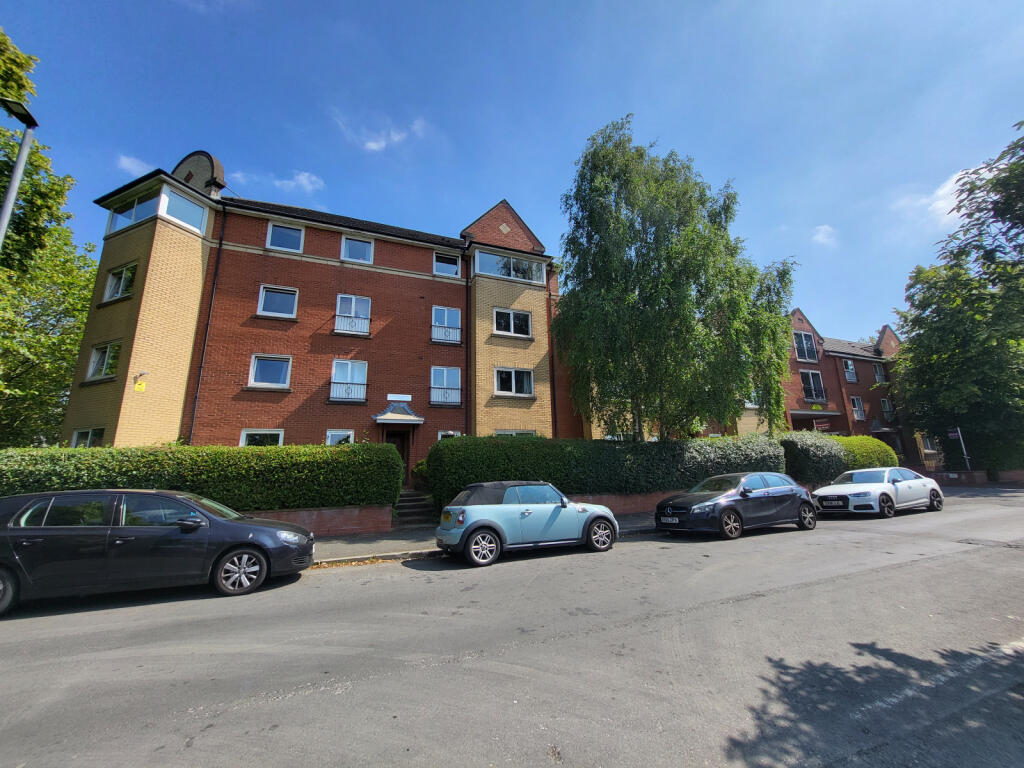 3 bed Apartment for rent in Manchester. From C & R Properties Ltd - Hulme Manchester