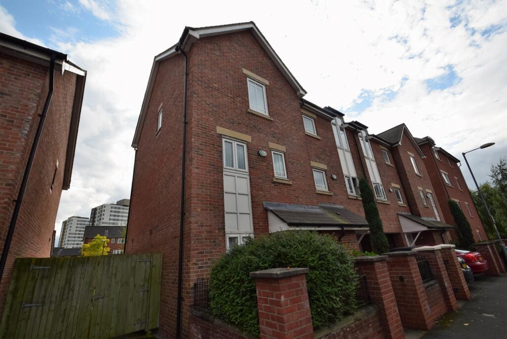 4 bed Town House for rent in Manchester. From C & R Properties Ltd - Hulme Manchester