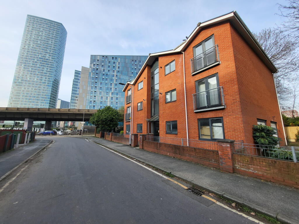 2 bed Apartment for rent in Manchester. From C & R Properties Ltd - Hulme Manchester