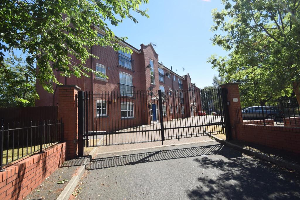 2 bed Apartment for rent in Manchester. From C & R Properties Ltd - Hulme Manchester