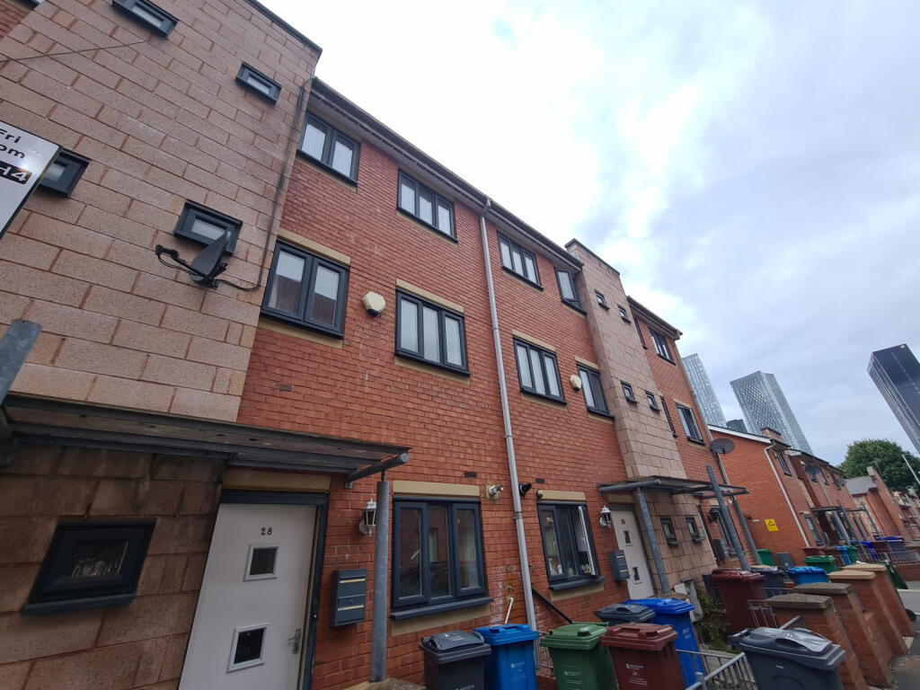 4 bed Town House for rent in Manchester. From C & R Properties Ltd - Hulme Manchester