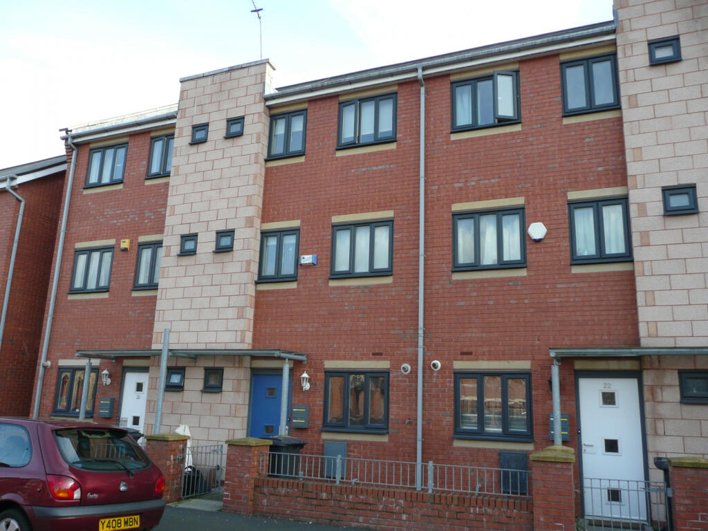 4 bed Town House for rent in Manchester. From C & R Properties Ltd - Hulme Manchester