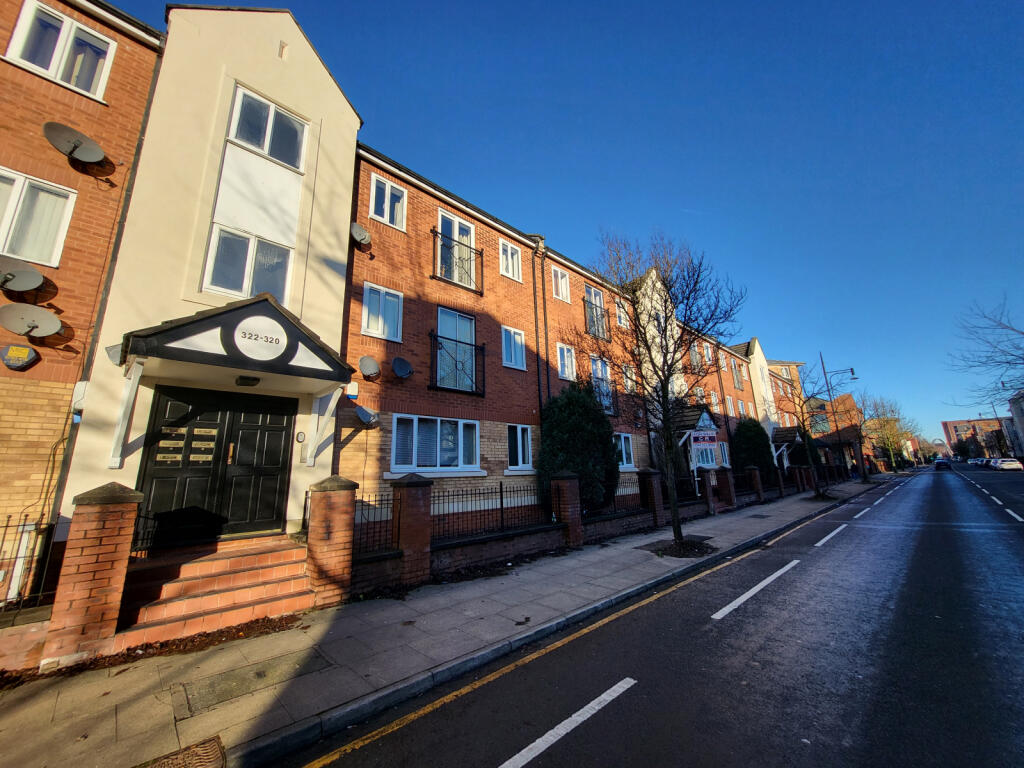2 bed Apartment for rent in Manchester. From C & R Properties Ltd - Hulme Manchester