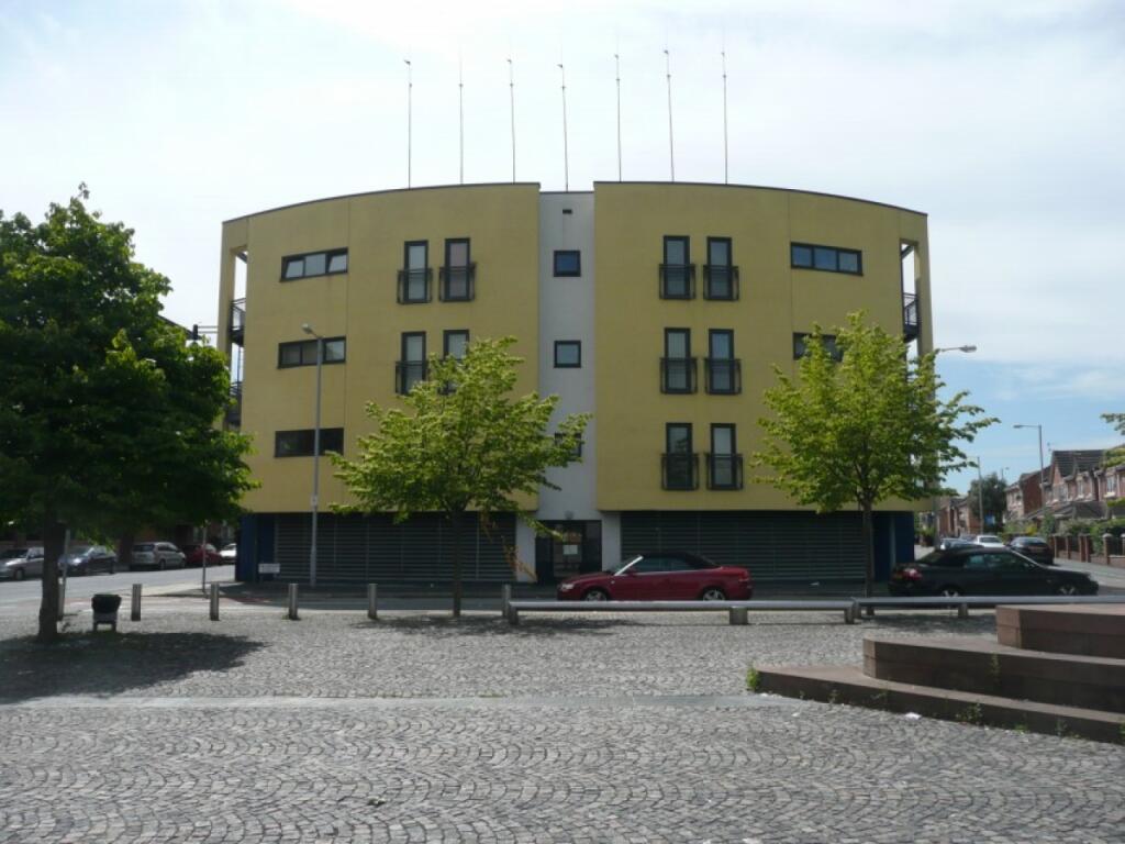 3 bed Apartment for rent in Manchester. From C & R Properties Ltd - Hulme Manchester