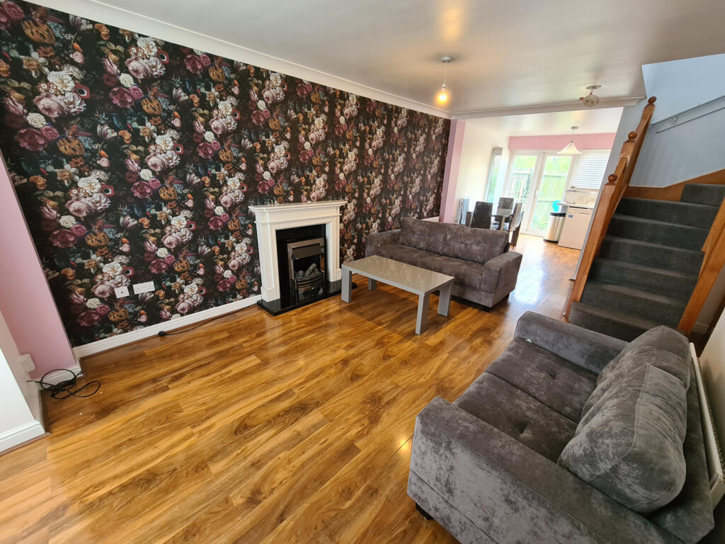 4 bed Town House for rent in Manchester. From C & R Properties Ltd - Hulme Manchester
