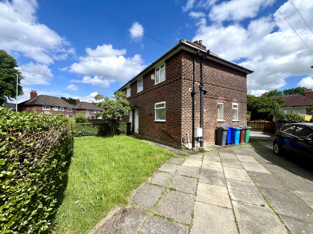 3 bed Semi Detached for rent in Gatley. From C & R Properties Ltd - Hulme Manchester 3 bed Semi Detached for rent in Gatley. From C & R Properties Ltd - Hulme Manchester