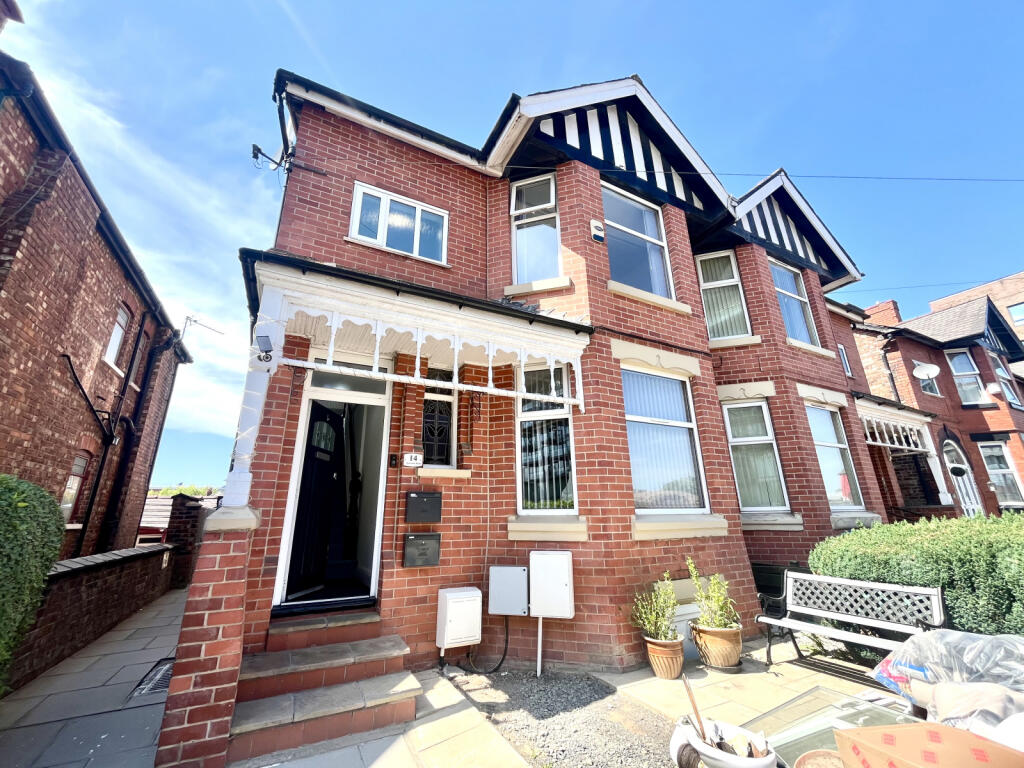 2 bed Apartment for rent in Stretford. From C & R Properties Ltd - Hulme Manchester 2 bed Apartment for rent in Stretford. From C & R Properties Ltd - Hulme Manchester