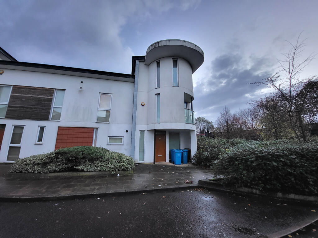 4 bed Town House for rent in Manchester. From C & R Properties Ltd - Hulme Manchester