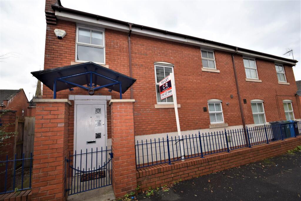 3 bed Semi Detached for rent in Manchester. From C & R Properties Ltd - Hulme Manchester