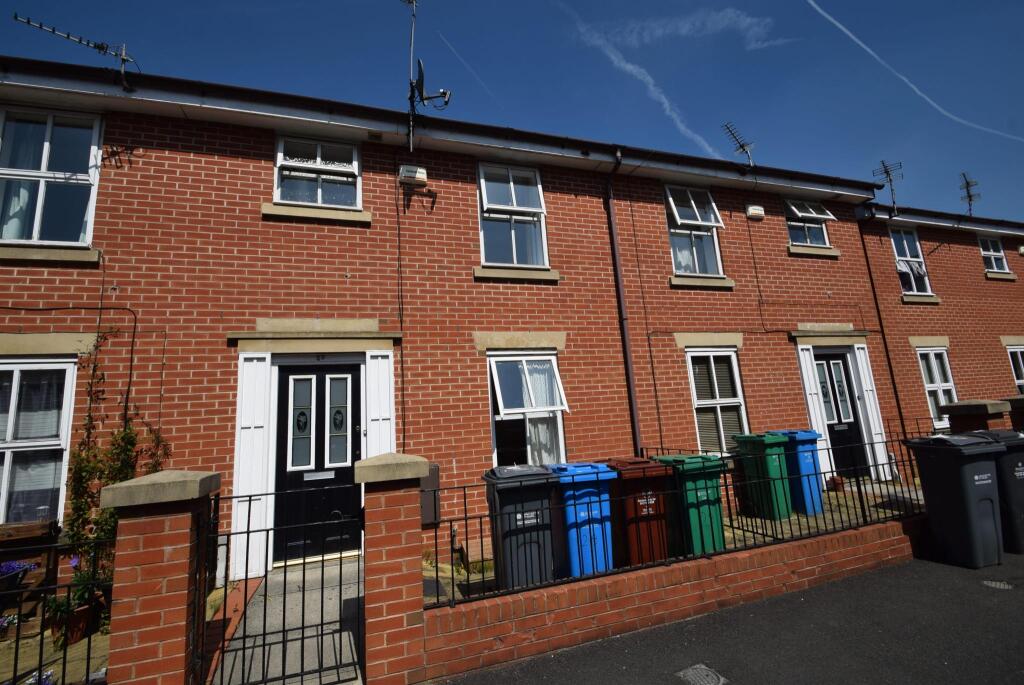 3 bed Mid Terraced House for rent in Manchester. From C & R Properties Ltd - Hulme Manchester