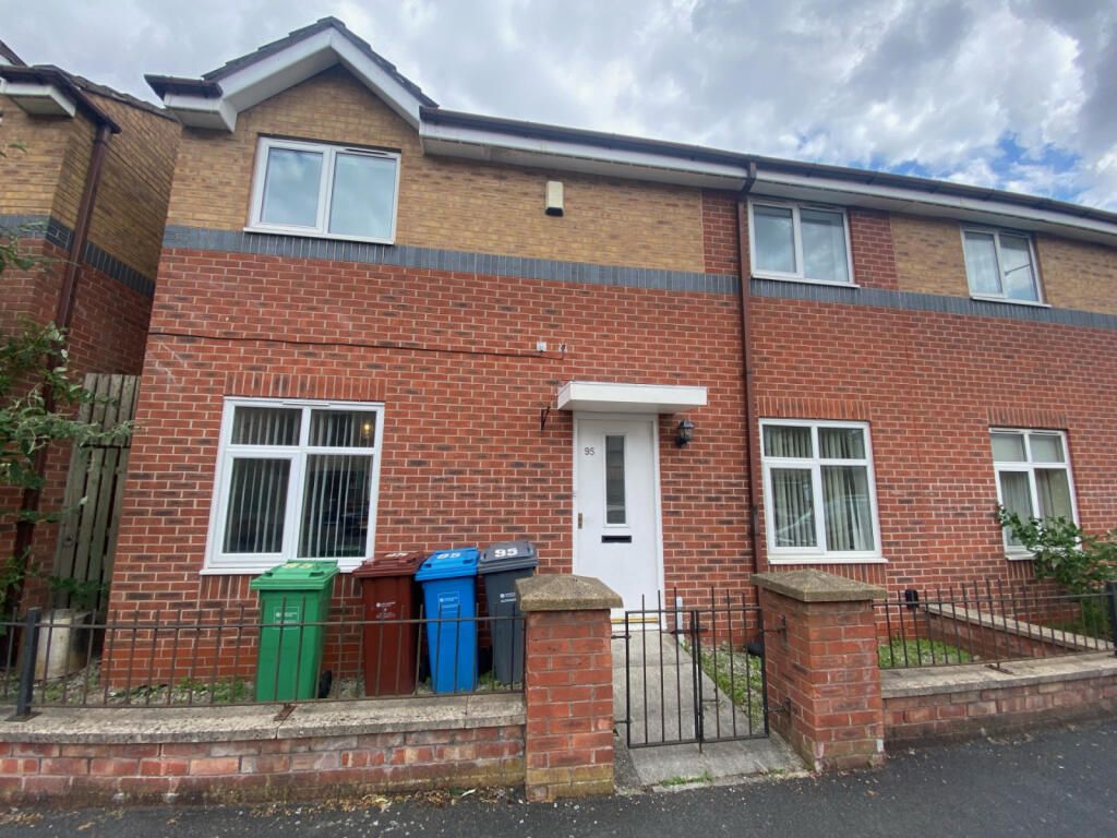 3 bed Semi Detached for rent in Manchester. From C & R Properties Ltd - Hulme Manchester