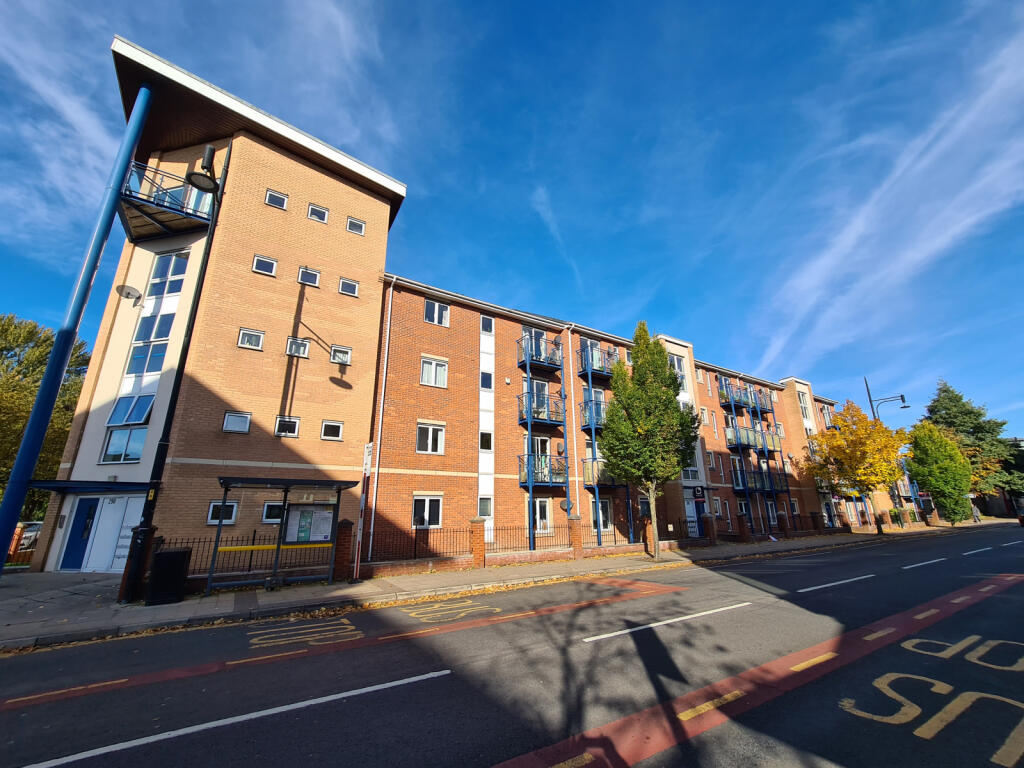 2 bed Apartment for rent in Manchester. From C & R Properties Ltd - Hulme Manchester