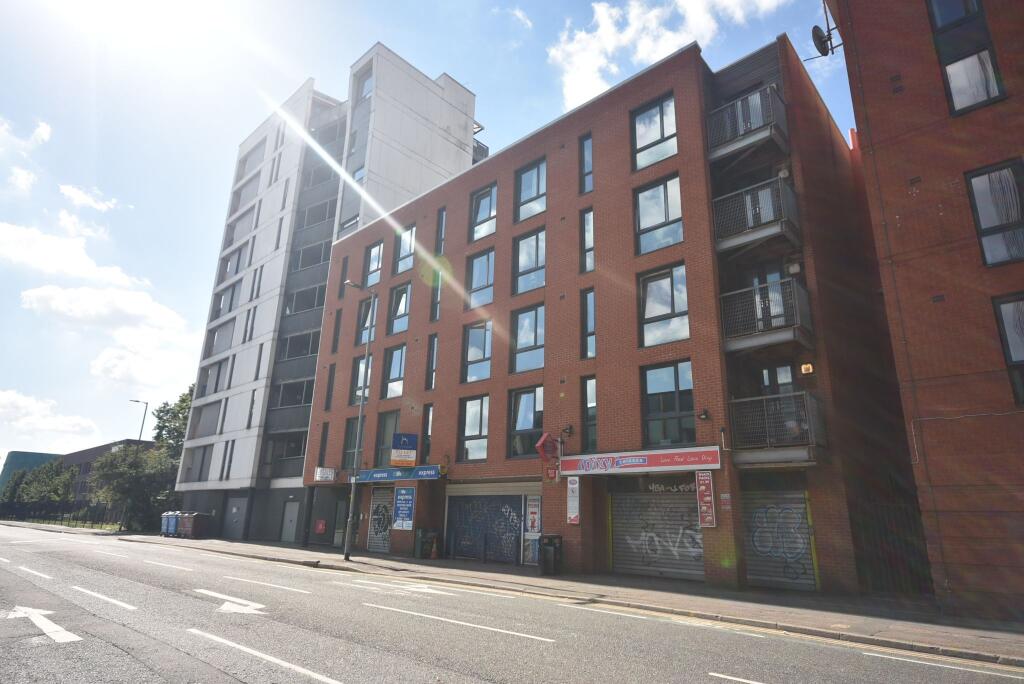 2 bed Apartment for rent in Manchester. From C & R Properties Ltd - Hulme Manchester