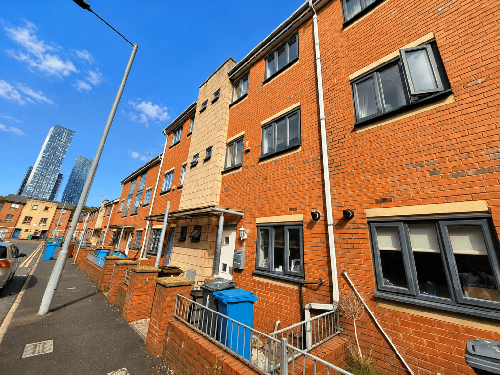 4 bed Town House for rent in Manchester. From C & R Properties Ltd - Hulme Manchester 4 bed Town House for rent in Manchester. From C & R Properties Ltd - Hulme Manchester