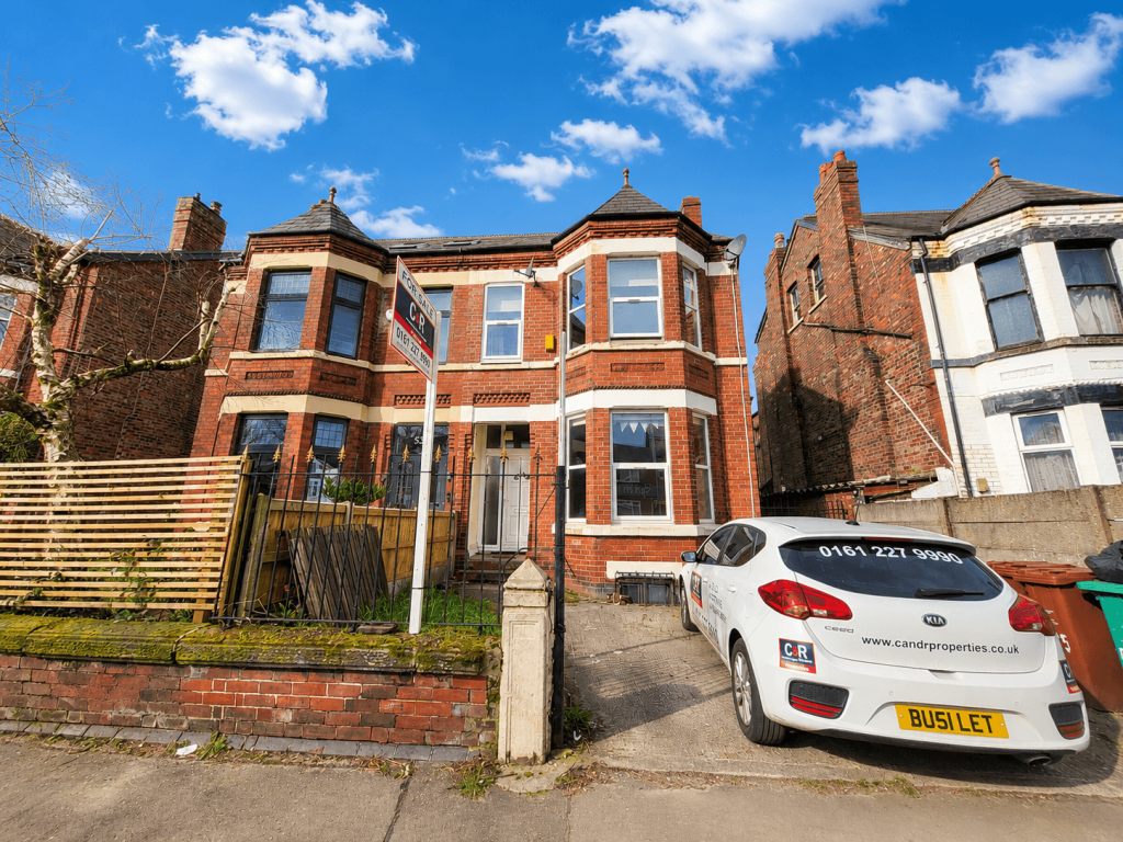 4 bed Studio for rent in Stretford. From C & R Properties Ltd - Hulme Manchester 4 bed Studio for rent in Stretford. From C & R Properties Ltd - Hulme Manchester
