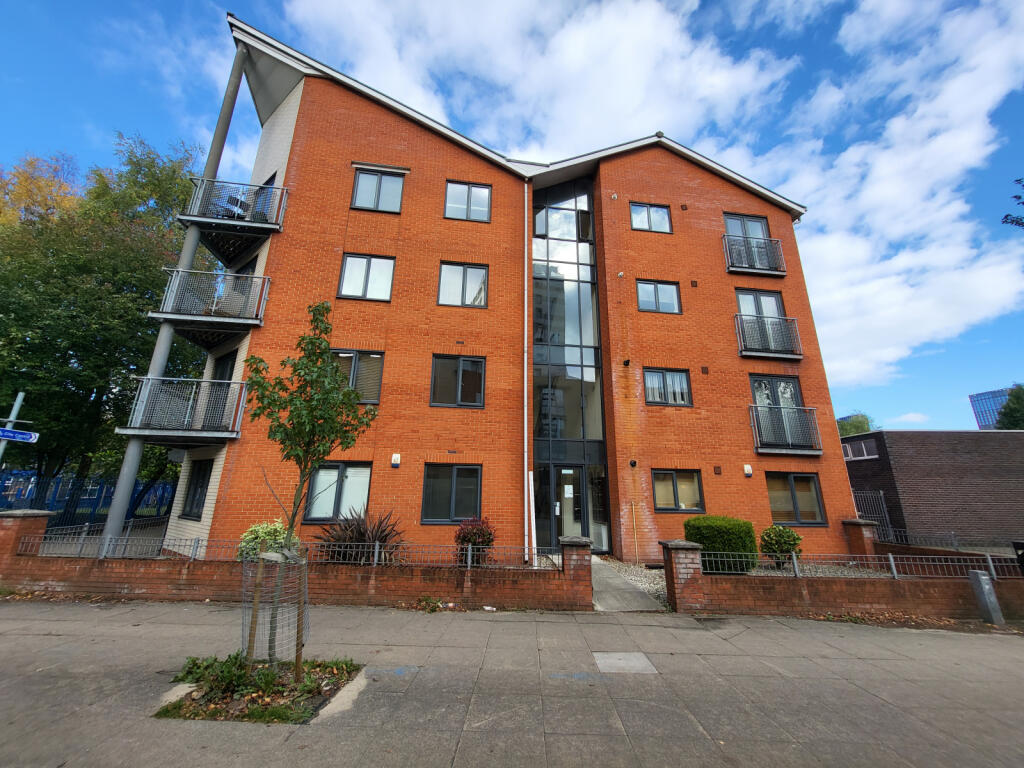 2 bed Apartment for rent in Manchester. From C & R Properties Ltd - Hulme Manchester