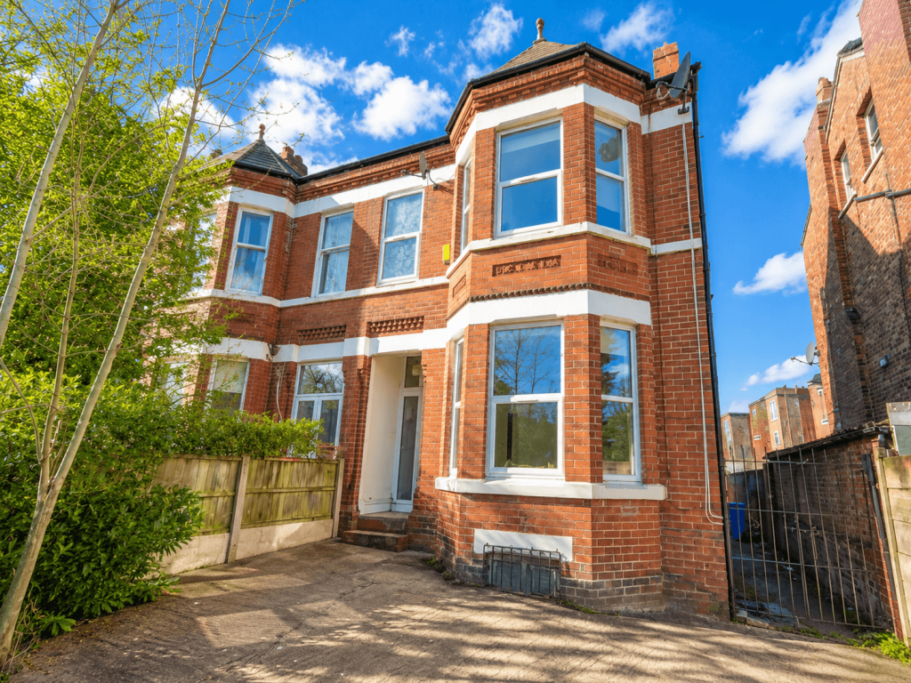 4 bed Studio for rent in Manchester. From C & R Properties Ltd - Hulme Manchester