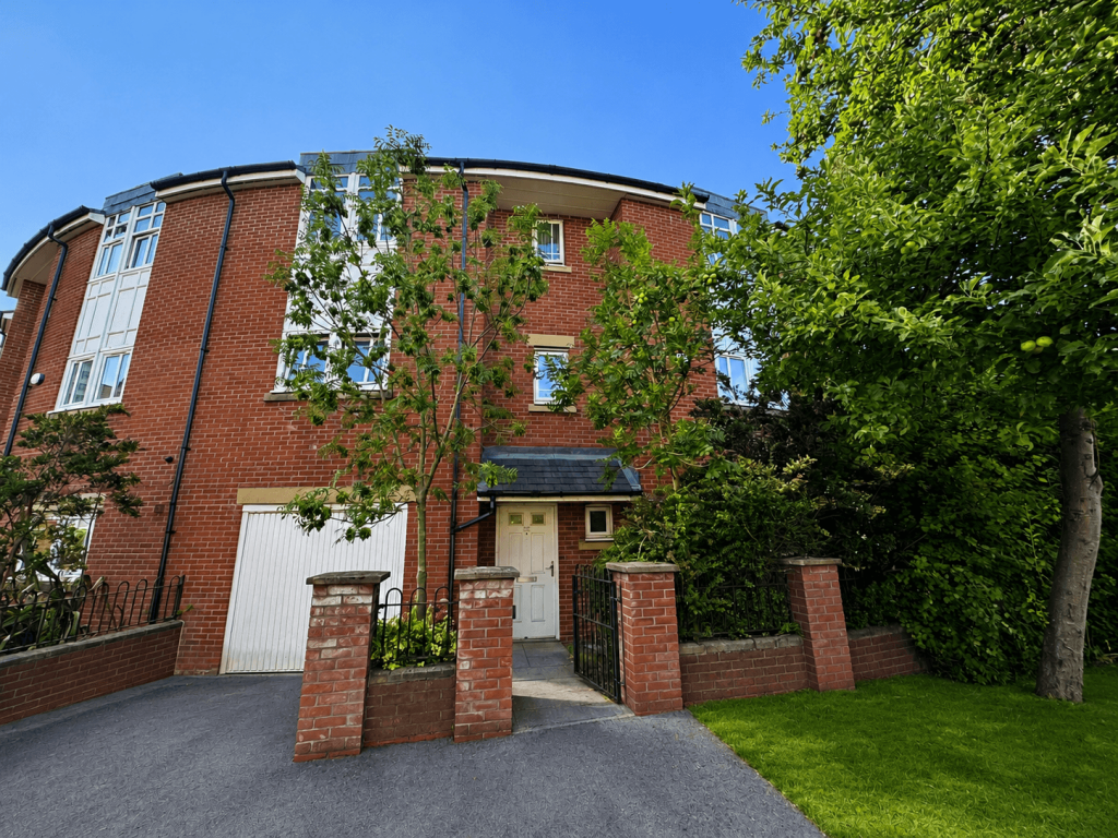 4 bed Town House for rent in Manchester. From C & R Properties Ltd - Hulme Manchester
