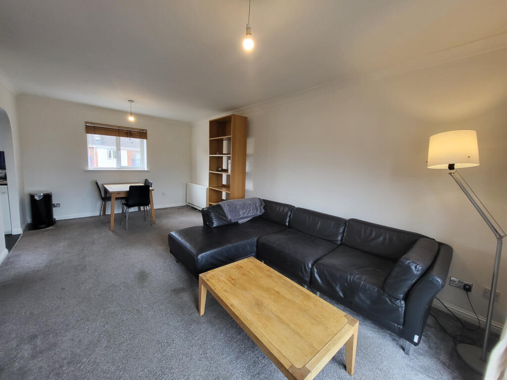 2 bed Apartment for rent in Manchester. From C & R Properties Ltd - Hulme Manchester