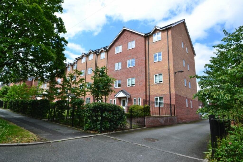 2 bed Apartment for rent in Gatley. From C & R Properties Ltd - Hulme Manchester