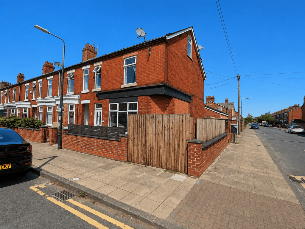 4 bed End of Terrace for rent in Stretford. From C & R Properties Ltd - Hulme Manchester 4 bed End of Terrace for rent in Stretford. From C & R Properties Ltd - Hulme Manchester