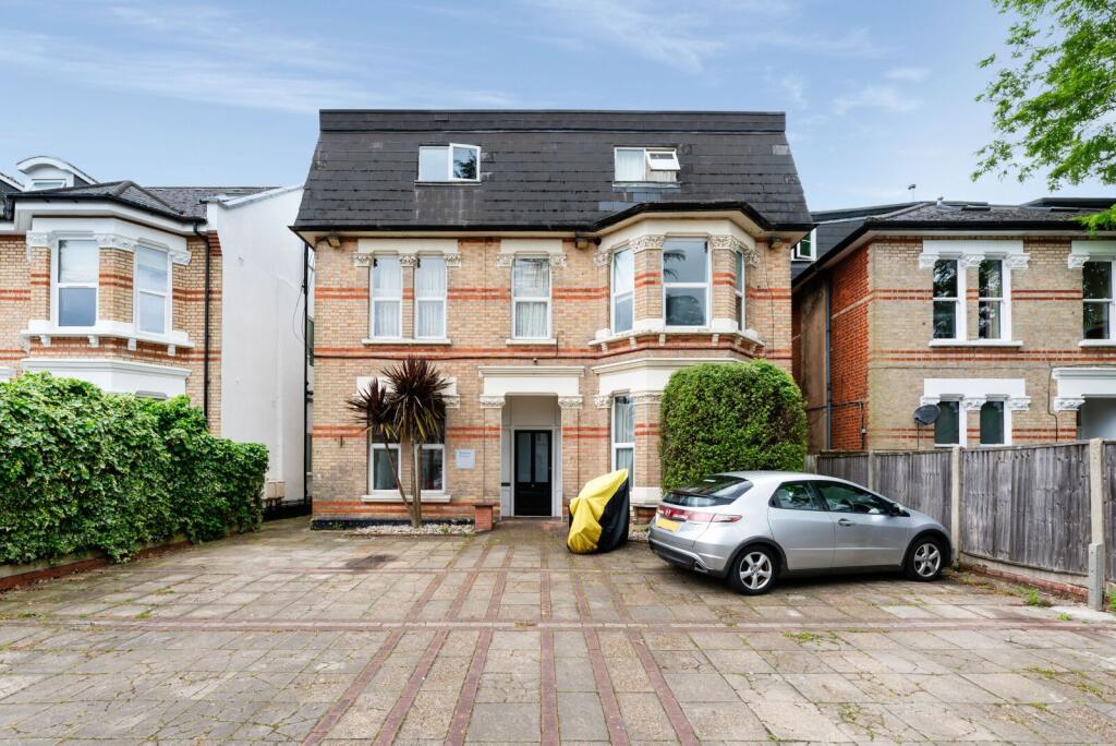 4 bed Apartment for rent in Surbiton. From Hawes & Co - Surbiton