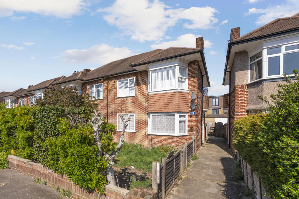 2 bed Annexe for rent in Malden Rushett. From Hawes & Co - Surbiton 2 bed Annexe for rent in Malden Rushett. From Hawes & Co - Surbiton