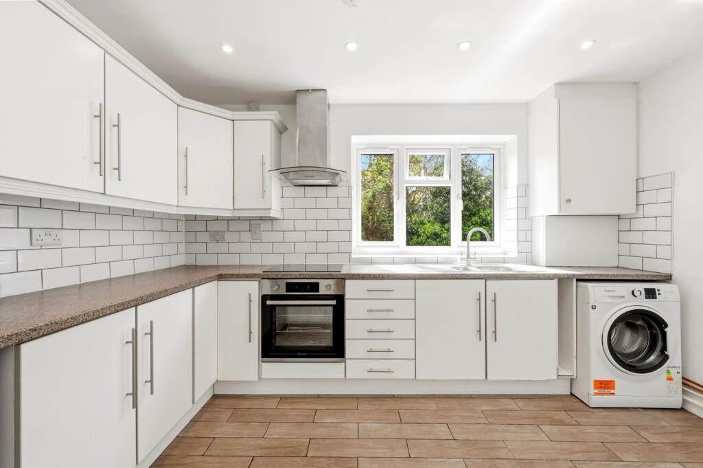 2 bed Apartment for rent in Surbiton. From Hawes & Co - Surbiton