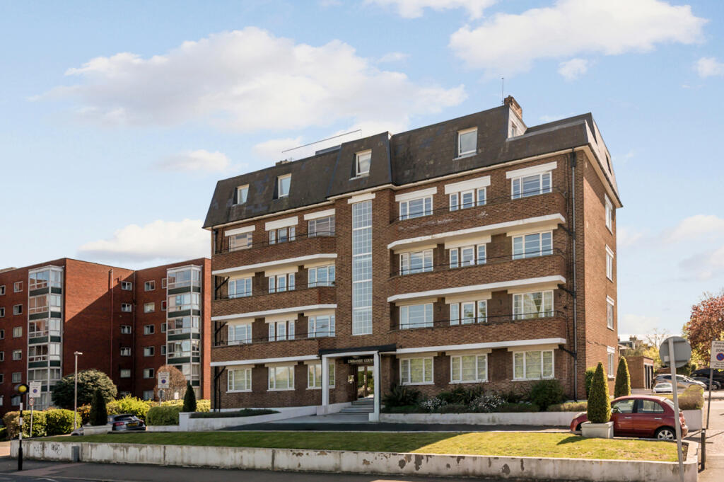 3 bed Apartment for rent in Surbiton. From Hawes & Co - Surbiton