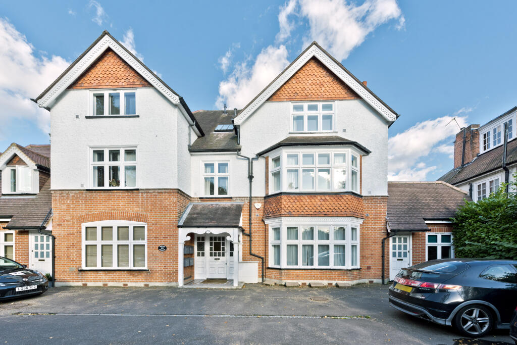 3 bed Apartment for rent in Surbiton. From Hawes & Co - Surbiton