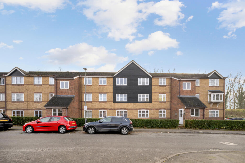 1 bed Apartment for rent in Worcester Park. From Hawes & Co - Surbiton
